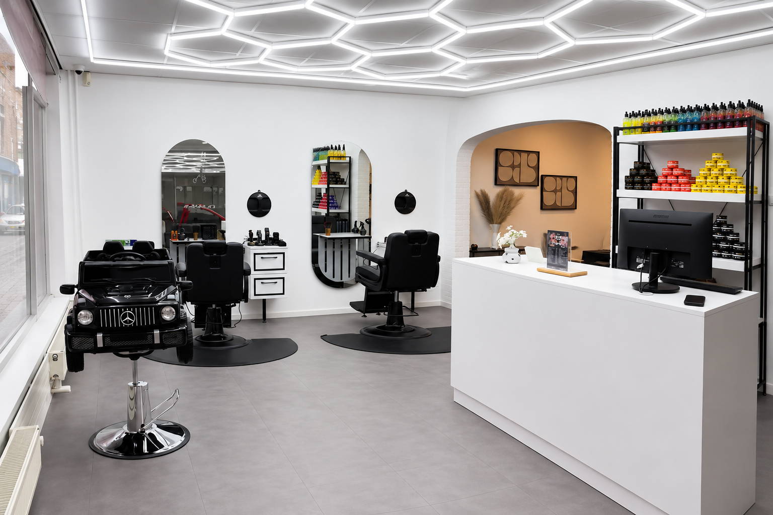 Salon Duhok interieur, barbier stoelen